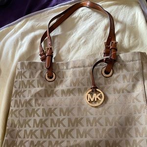 Tote bags no tear excellent condition